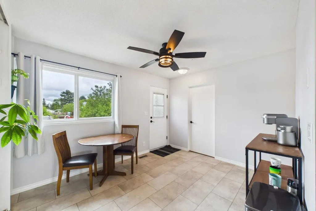 32 Whiteside Crescent Red Deer AB T4N 5Z1