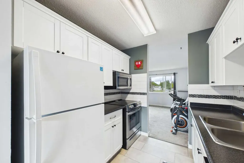 32 Whiteside Crescent Red Deer AB T4N 5Z1