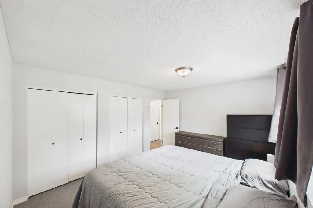32 Whiteside Crescent Red Deer AB T4N 5Z1