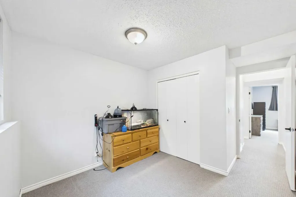 32 Whiteside Crescent Red Deer AB T4N 5Z1