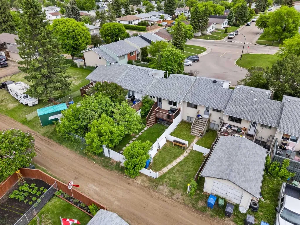 32 Whiteside Crescent Red Deer AB T4N 5Z1