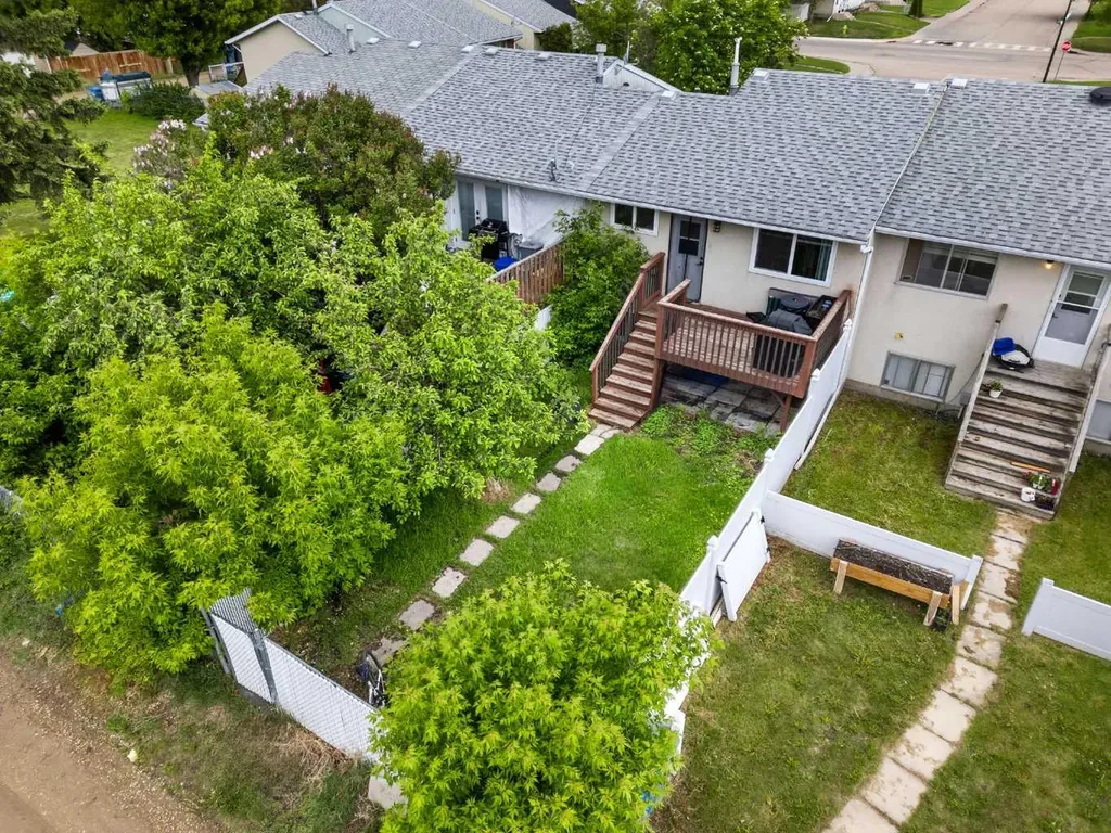 32 Whiteside Crescent Red Deer AB T4N 5Z1