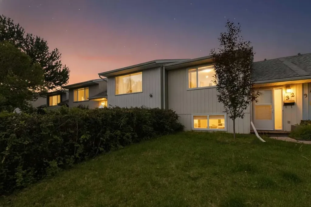 32 Whiteside Crescent Red Deer AB T4N 5Z1