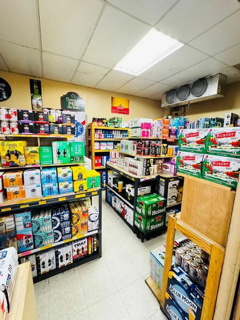 123 123 Avenue SW Calgary AB T2S 0B4