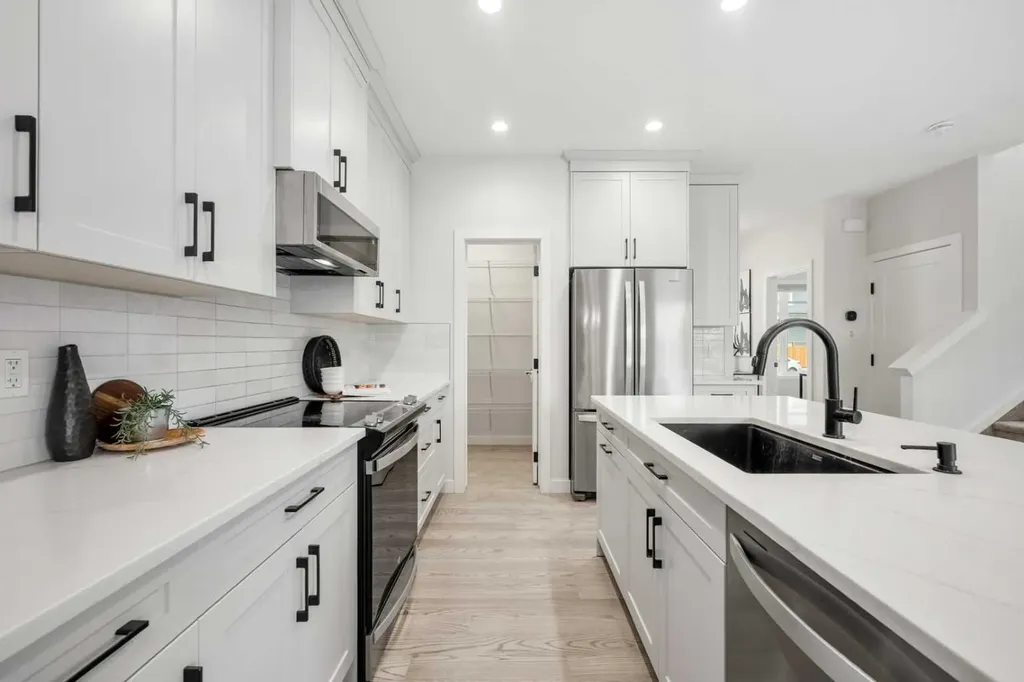 212 Treeline Avenue SW Calgary AB T2Y 0W5