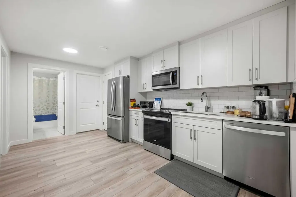212 Treeline Avenue SW Calgary AB T2Y 0W5