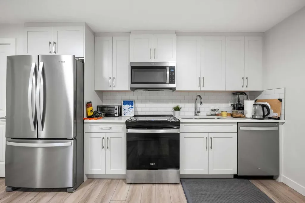 212 Treeline Avenue SW Calgary AB T2Y 0W5