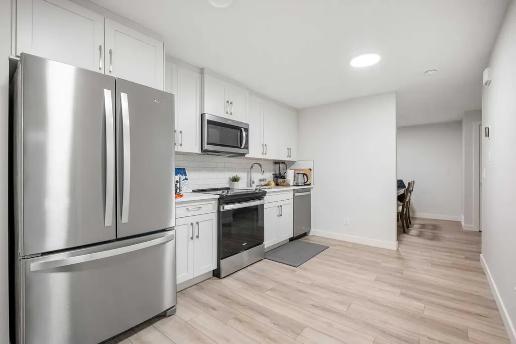 212 Treeline Avenue SW Calgary AB T2Y 0W5