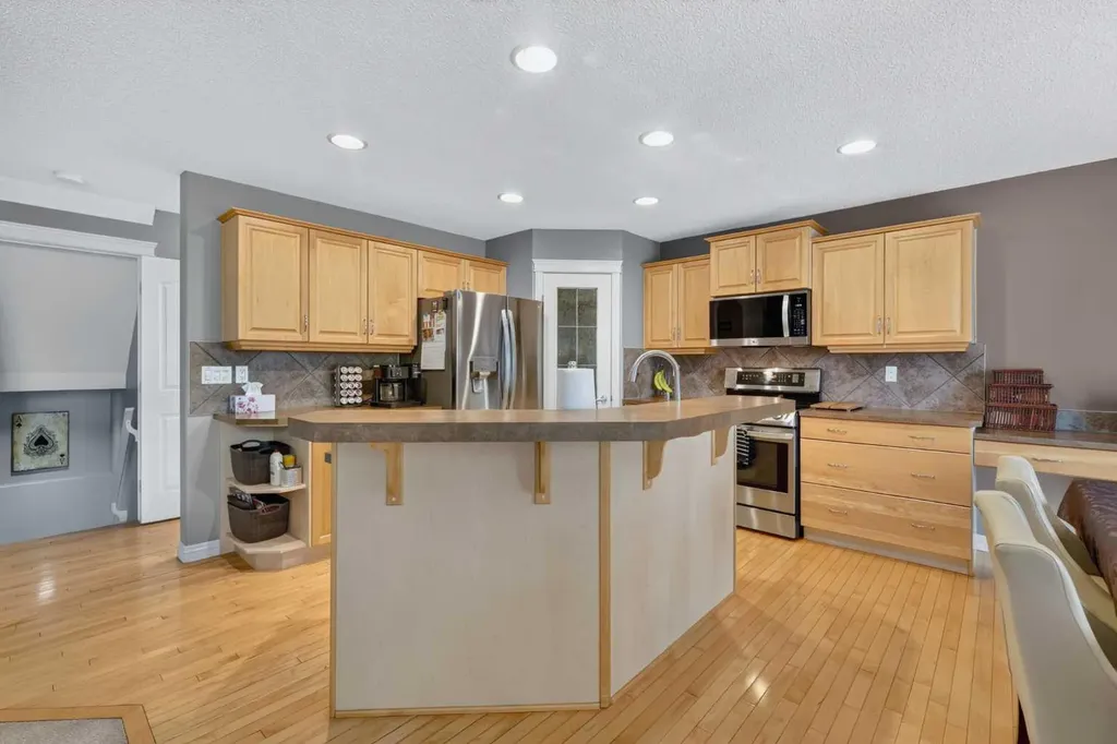177 Covehaven Gardens NE Calgary AB T3K 6A2