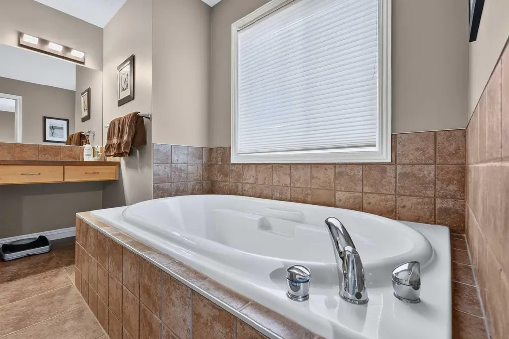 177 Covehaven Gardens NE Calgary AB T3K 6A2