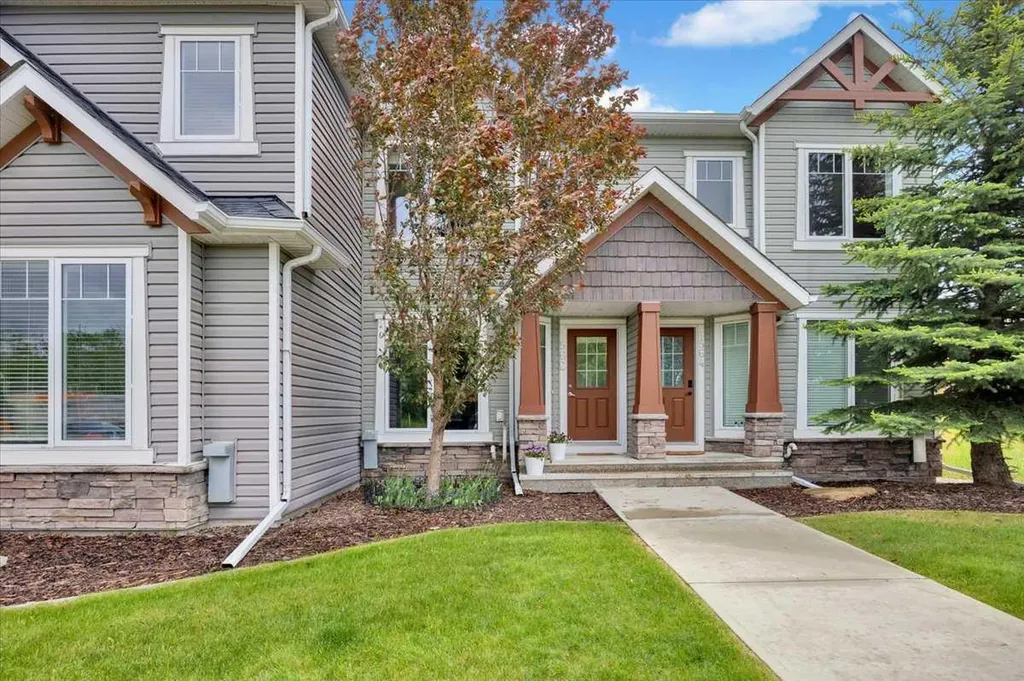 1562 93 Street SW Calgary AB T3H 0P5