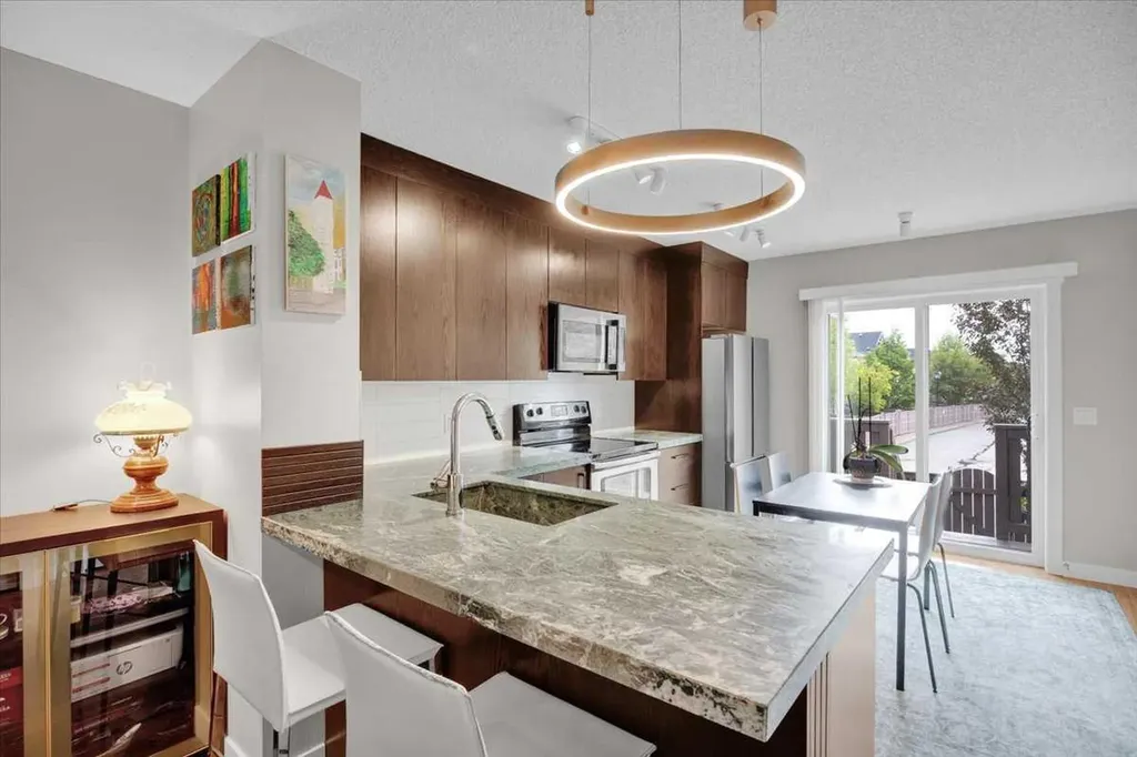 1562 93 Street SW Calgary AB T3H 0P5