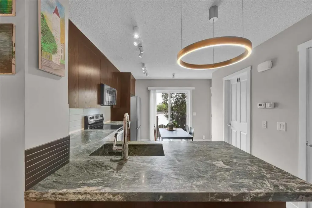 1562 93 Street SW Calgary AB T3H 0P5