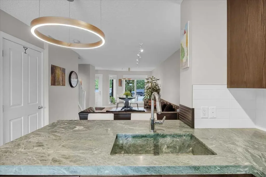 1562 93 Street SW Calgary AB T3H 0P5