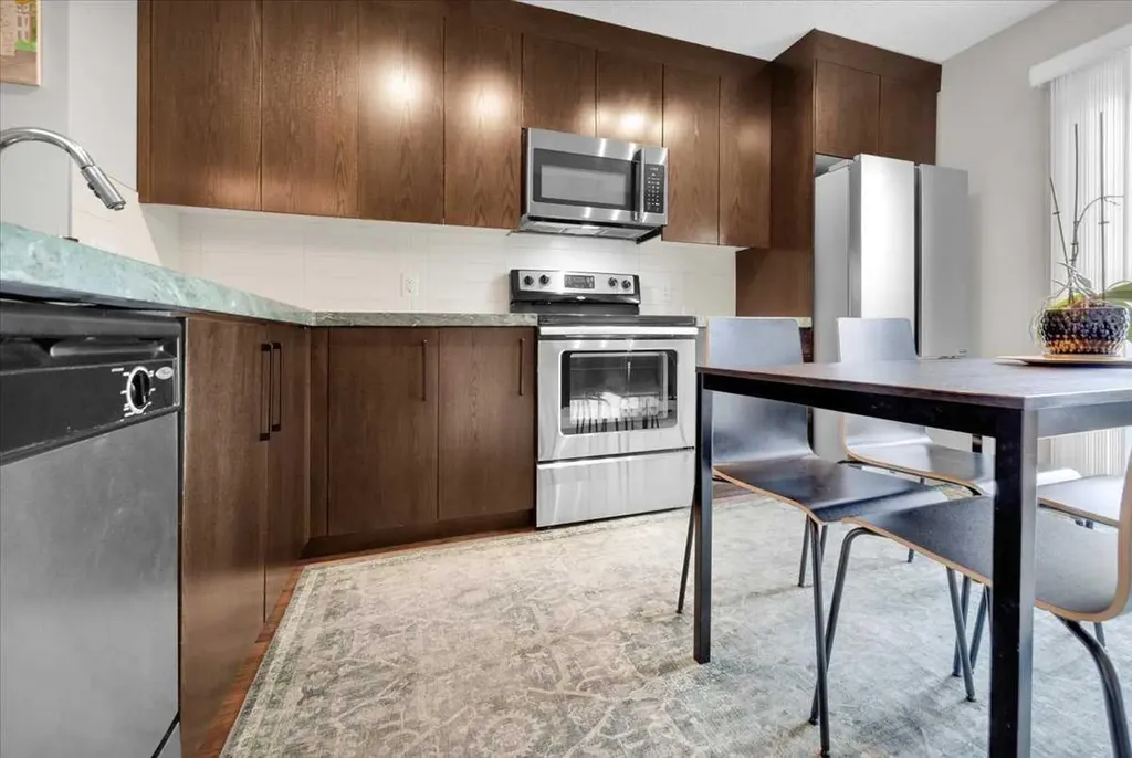 1562 93 Street SW Calgary AB T3H 0P5