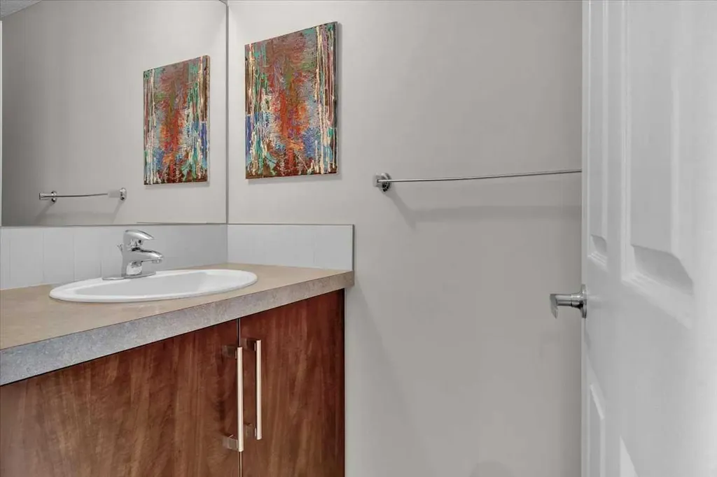 1562 93 Street SW Calgary AB T3H 0P5