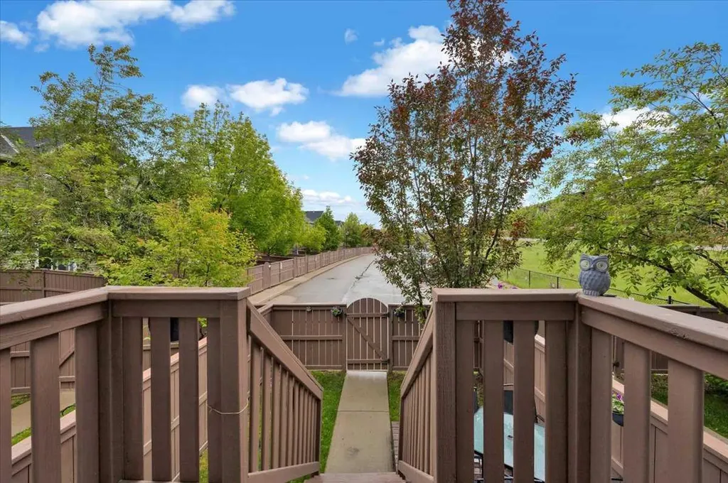 1562 93 Street SW Calgary AB T3H 0P5