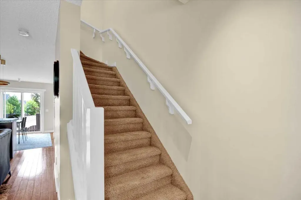 1562 93 Street SW Calgary AB T3H 0P5