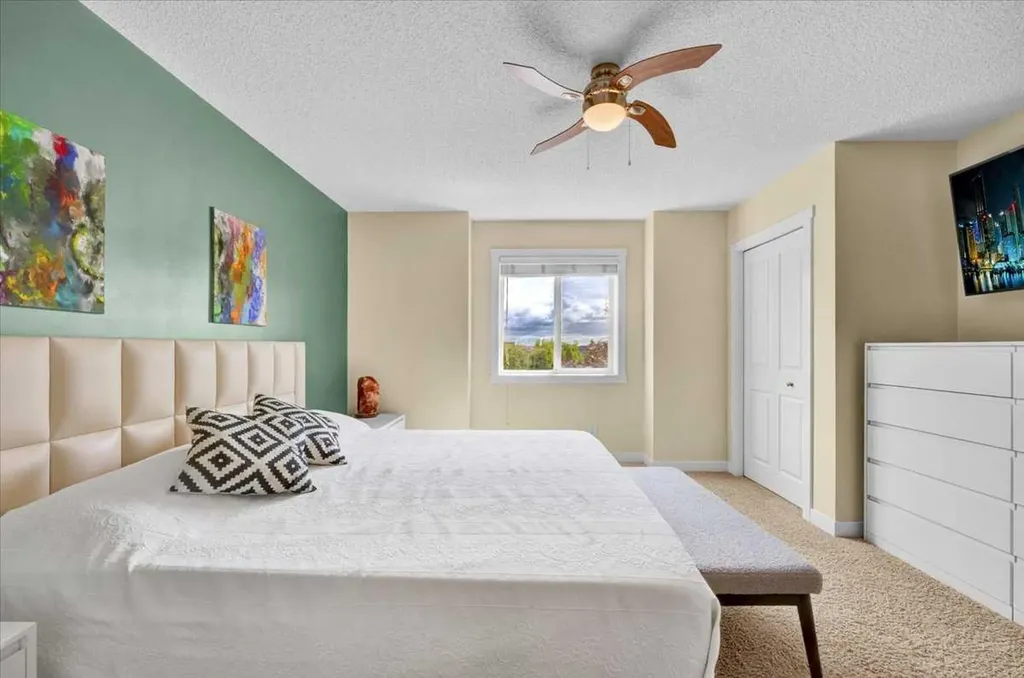 1562 93 Street SW Calgary AB T3H 0P5