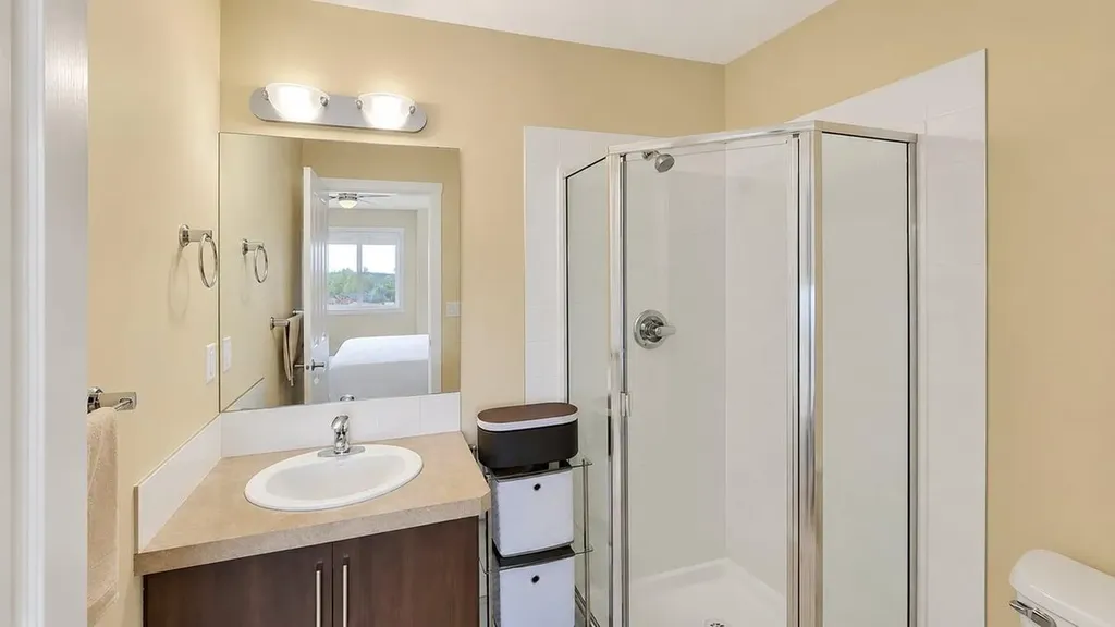 1562 93 Street SW Calgary AB T3H 0P5