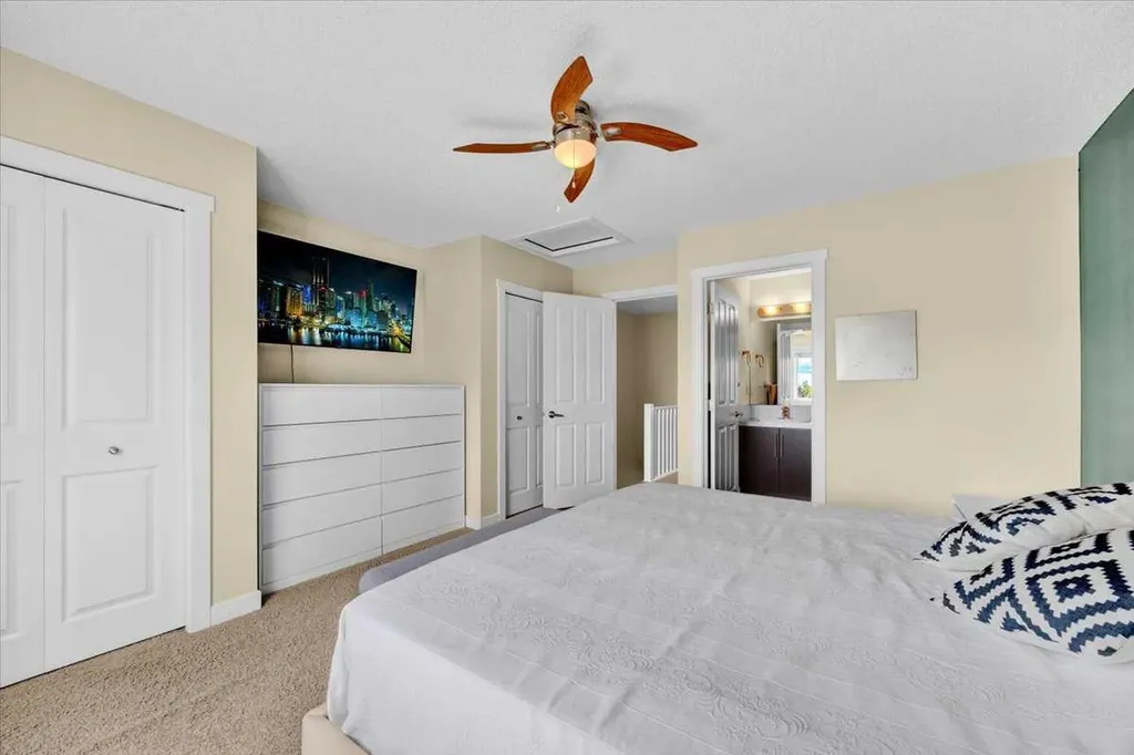 1562 93 Street SW Calgary AB T3H 0P5