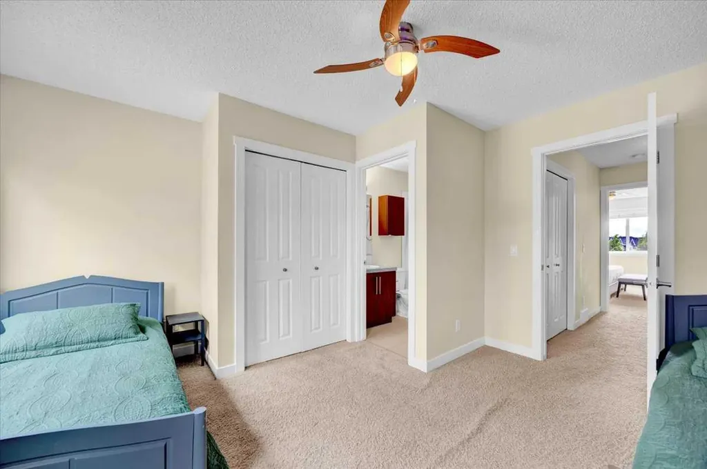 1562 93 Street SW Calgary AB T3H 0P5