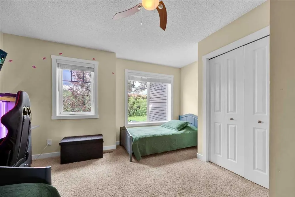 1562 93 Street SW Calgary AB T3H 0P5