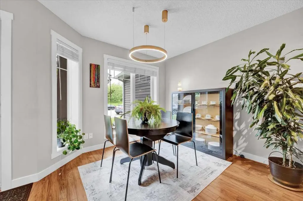 1562 93 Street SW Calgary AB T3H 0P5