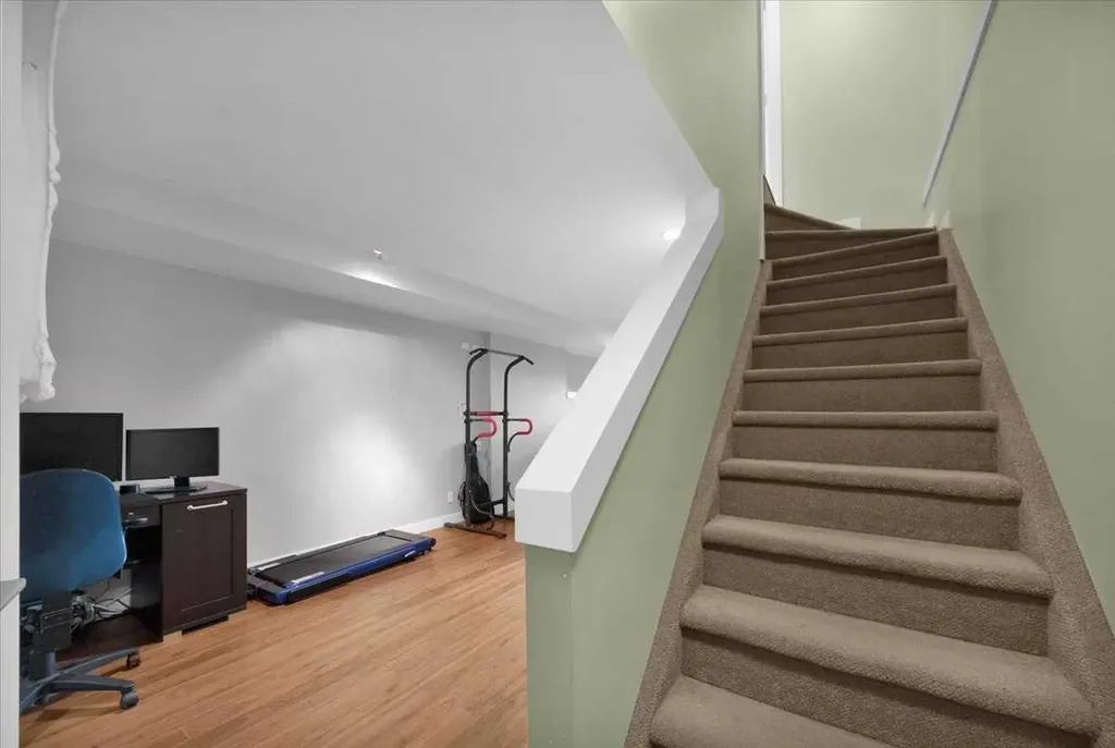 1562 93 Street SW Calgary AB T3H 0P5