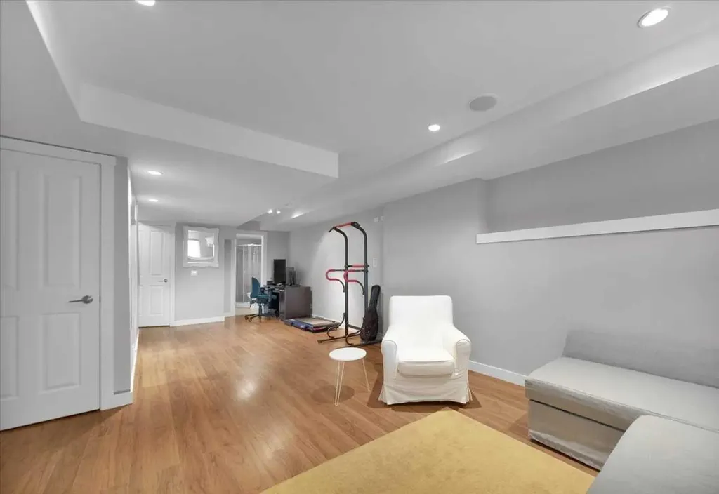 1562 93 Street SW Calgary AB T3H 0P5