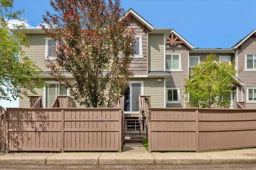 1562 93 Street SW Calgary AB T3H 0P5