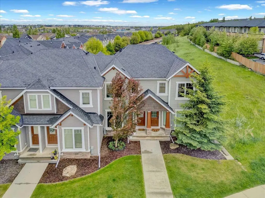 1562 93 Street SW Calgary AB T3H 0P5