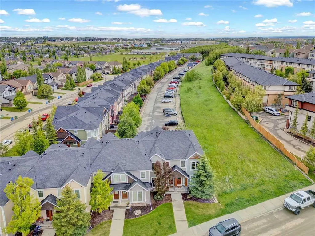 1562 93 Street SW Calgary AB T3H 0P5