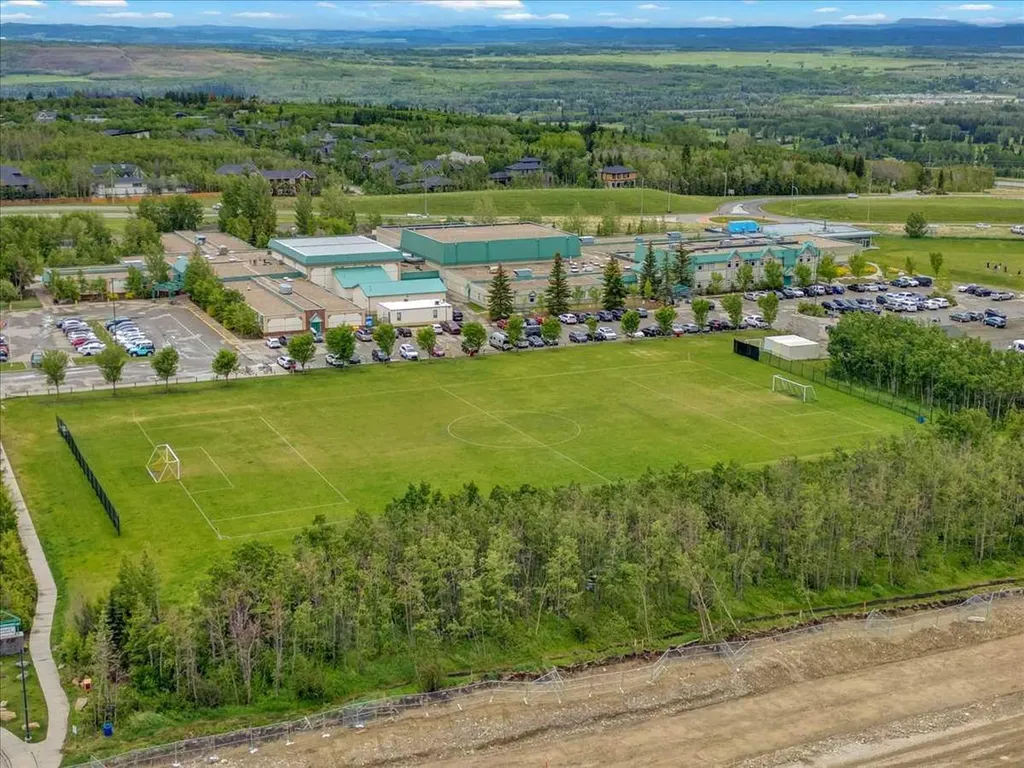 1562 93 Street SW Calgary AB T3H 0P5