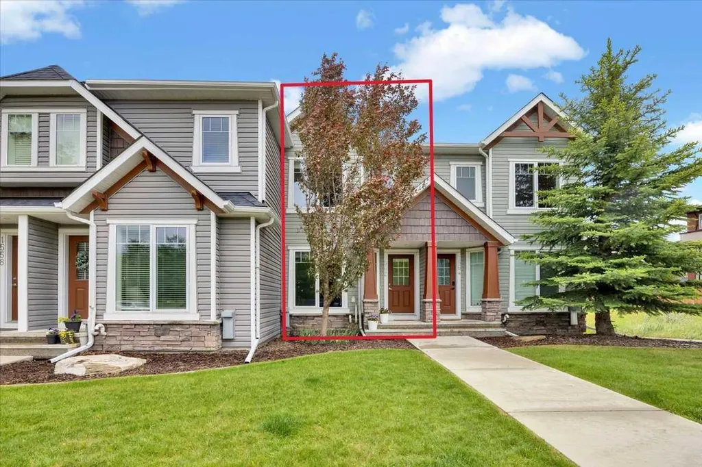 1562 93 Street SW Calgary AB T3H 0P5