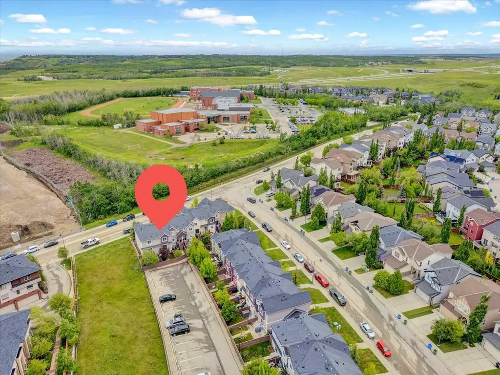 1562 93 Street SW Calgary AB T3H 0P5