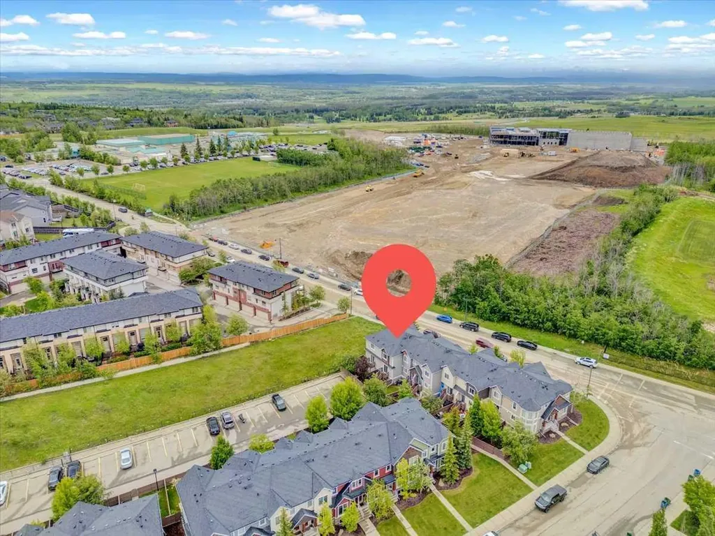 1562 93 Street SW Calgary AB T3H 0P5
