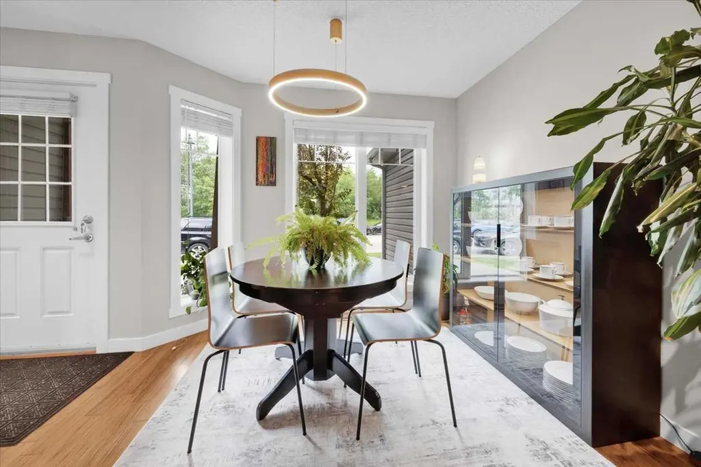 1562 93 Street SW Calgary AB T3H 0P5