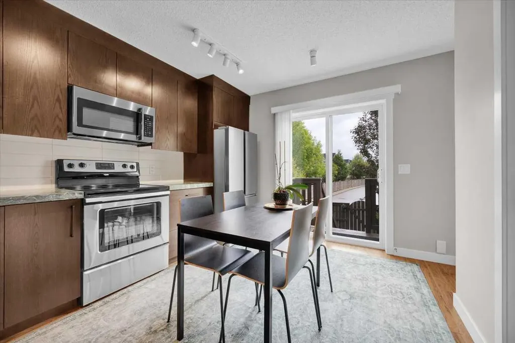 1562 93 Street SW Calgary AB T3H 0P5