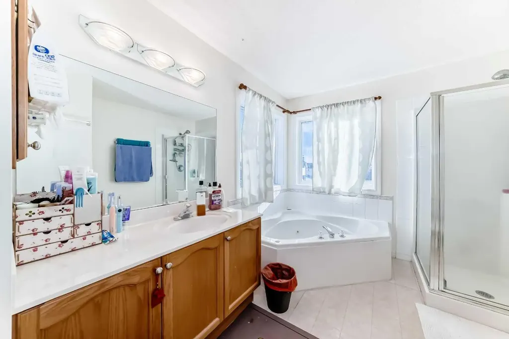 193 Covewood Green NE Calgary AB T3K5G6