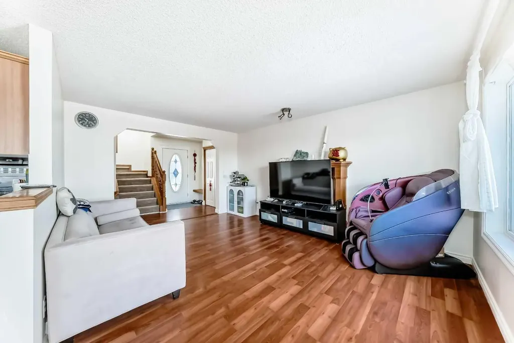 193 Covewood Green NE Calgary AB T3K5G6