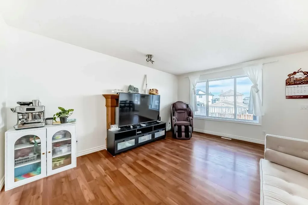 193 Covewood Green NE Calgary AB T3K5G6