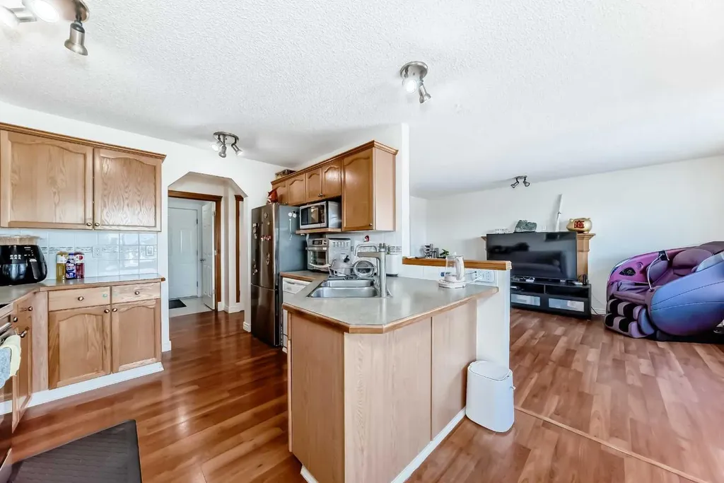 193 Covewood Green NE Calgary AB T3K5G6