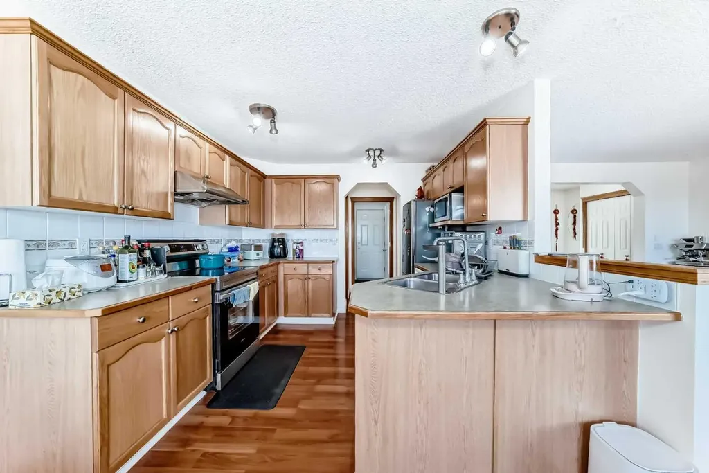 193 Covewood Green NE Calgary AB T3K5G6