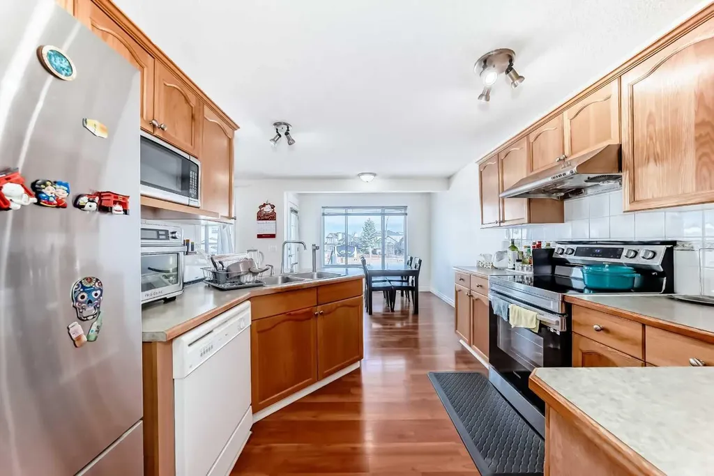 193 Covewood Green NE Calgary AB T3K5G6