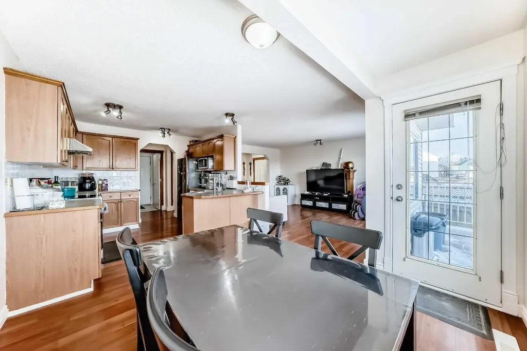193 Covewood Green NE Calgary AB T3K5G6