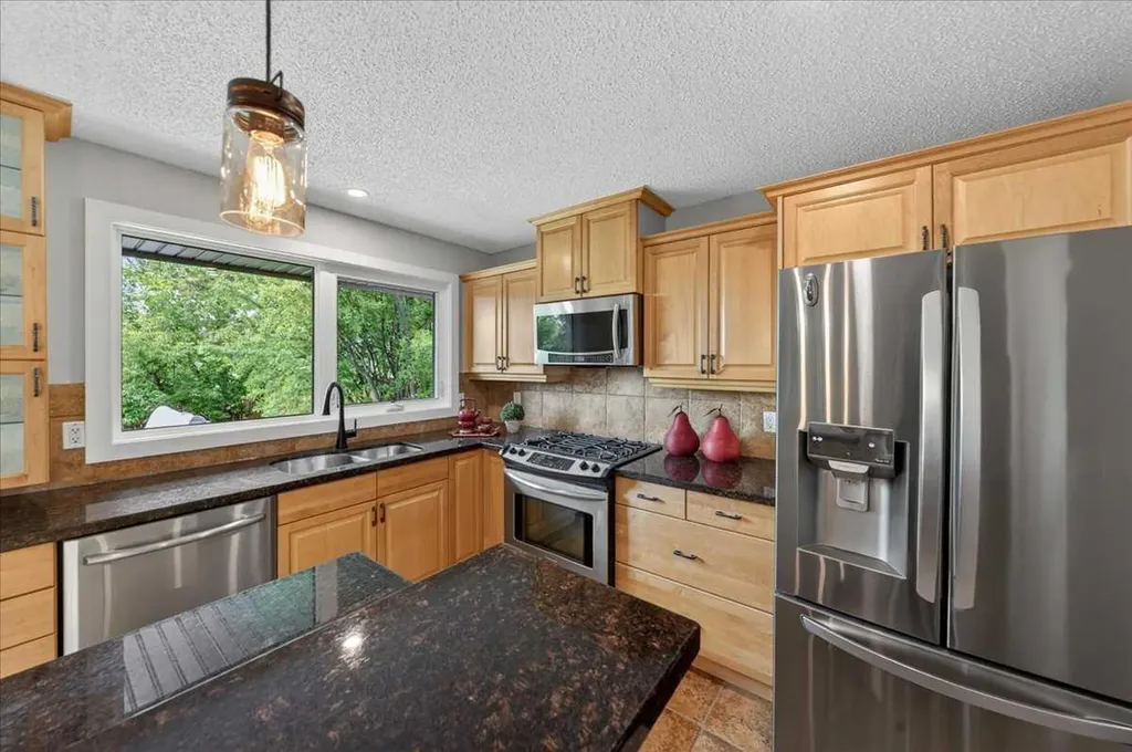 127 Pump Hill Crescent SW Calgary AB T2V 4L9