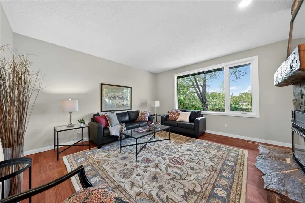 127 Pump Hill Crescent SW Calgary AB T2V 4L9