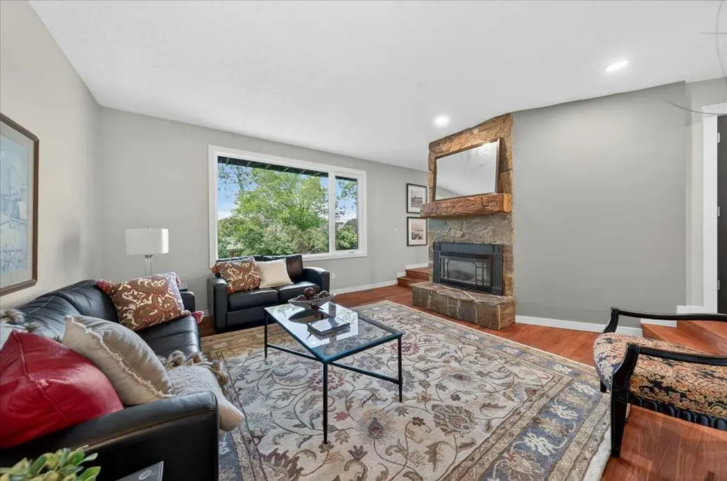 127 Pump Hill Crescent SW Calgary AB T2V 4L9