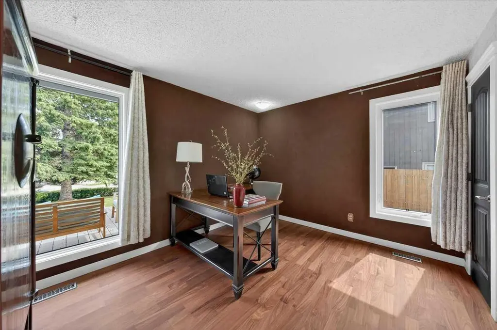 127 Pump Hill Crescent SW Calgary AB T2V 4L9